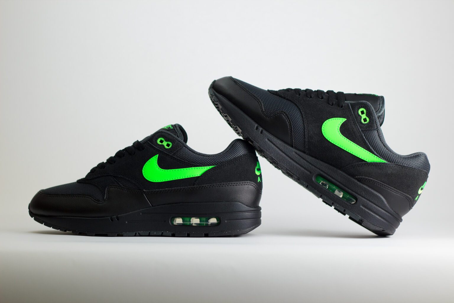Nike Air Max 1 Essential Black Green Strike - Zwart/Groen - Heren/Dames/Uniseks Sneakers - Leer/Suede/Mesh - FZ5808-012 - Binnenkant