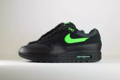 Nike Air Max 1 Essential Black Green Strike - Zwart/Groen - Heren/Dames/Uniseks Sneakers - Leer/Suede/Mesh - FZ5808-012 - Zijkant