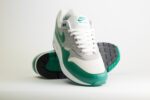 Nike Air Max 1 Essential Evergreen Aura – Wit/Groen – Heren/Dames/Uniseks Sneakers – Leer/Mesh - FZ5808-016 – Voorkant