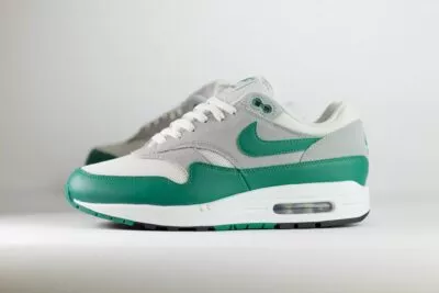 Nike Air Max 1 Essential Evergreen Aura – Wit/Groen – Heren/Dames/Uniseks Sneakers – Leer/Mesh - FZ5808-016 – Zijkant