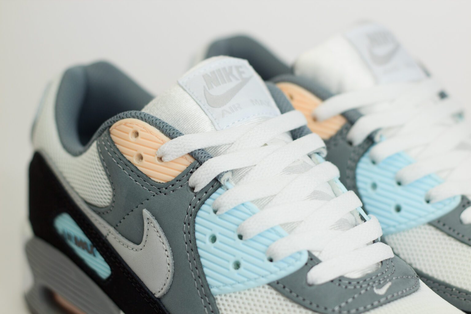 Nike Air Max 90 Cool Grey Pure Platinum Black - Grijs/Blauw/Zwart/Wit - Heren/Dames/Uniseks Sneakers - Leer/Mesh - IB7674-001 - Bovenkant