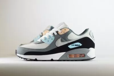 Nike Air Max 90 Cool Grey Pure Platinum Black - Grijs/Blauw/Zwart/Wit - Heren/Dames/Uniseks Sneakers - Leer/Mesh - IB7674-001 - Zijkant