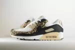 Nike Air Max 90 Leopard Sanddrift Black (W) - Wit/Zwart/Beige - Heren/Dames/Uniseks Sneakers – Leer/Mesh - IF1619-100 – Zijkant