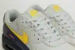 Nike Air Max 90 Neutral Grey Tour Yellow - Geel/Grijs/Blauw/Zwart - Heren/Dames/Uniseks Sneakers - Leer - IF0670-001 - Bovenkant