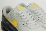 Nike Air Max 90 Neutral Grey Tour Yellow - Geel/Grijs/Blauw/Zwart - Heren/Dames/Uniseks Sneakers - Leer - IF0670-001 - Bovenkant