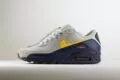 Nike Air Max 90 Neutral Grey Tour Yellow - Geel/Grijs/Blauw/Zwart - Heren/Dames/Uniseks Sneakers - Leer - IF0670-001 - Zijkant
