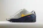 Nike Air Max 90 Neutral Grey Tour Yellow - Geel/Grijs/Blauw/Zwart - Heren/Dames/Uniseks Sneakers - Leer - IF0670-001 - Zijkant