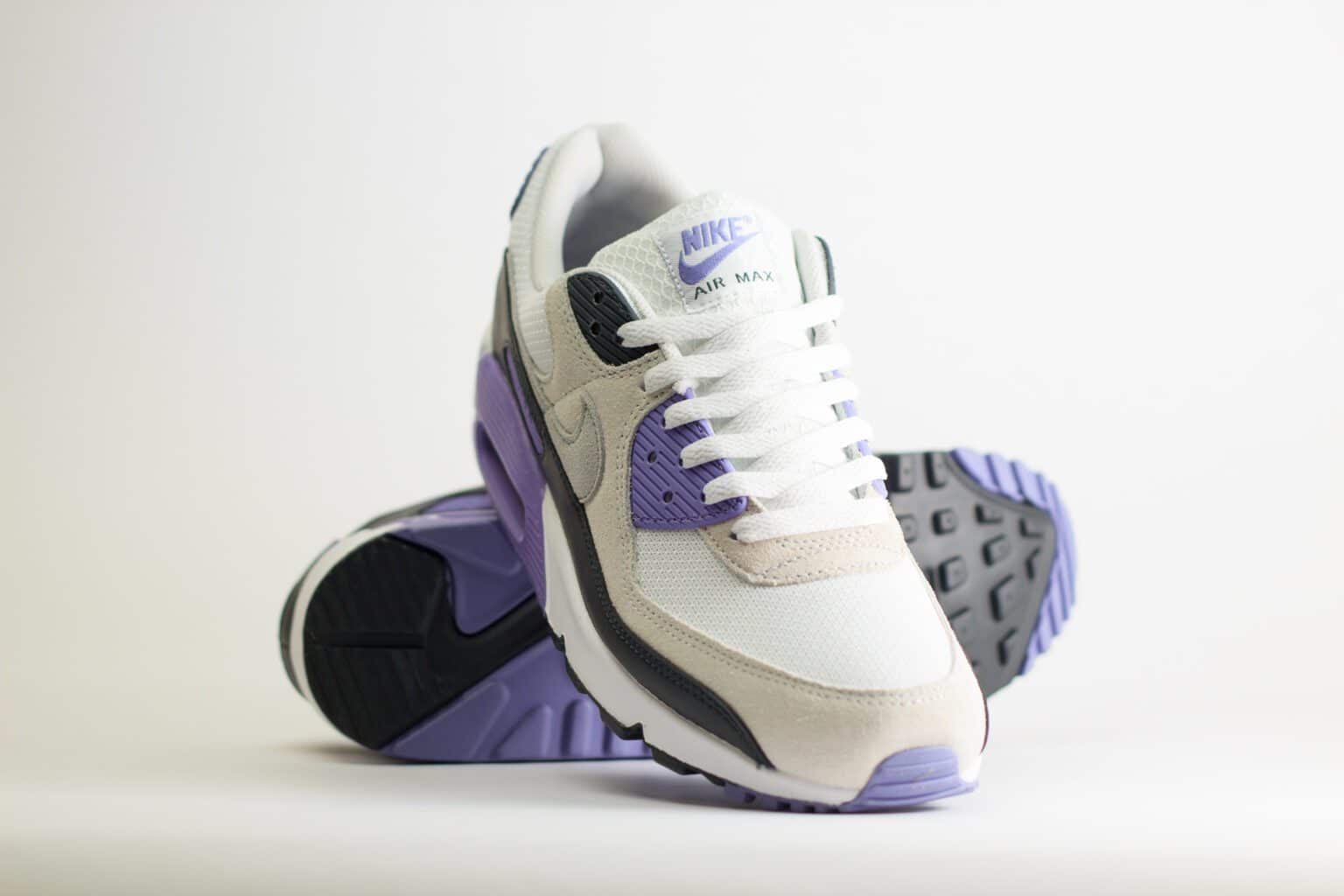 Nike Air Max 90 White Dusty Amethyst - Wit/Zwart/Paars/Grijs - Heren/Dames/Uniseks Sneakers - Leer/Suede/Mesh - DM0029-114 - Voorkant