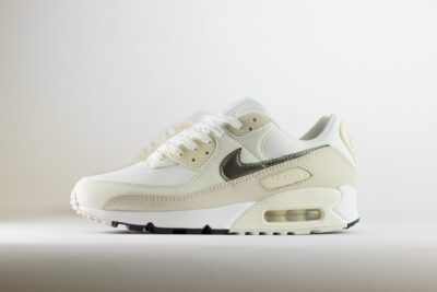 Nike Air Max 90 White Flat Pewter (W) - Wit/Beige - Heren/Dames/Uniseks Sneakers - Leer - HM8128-101 - Zijkant