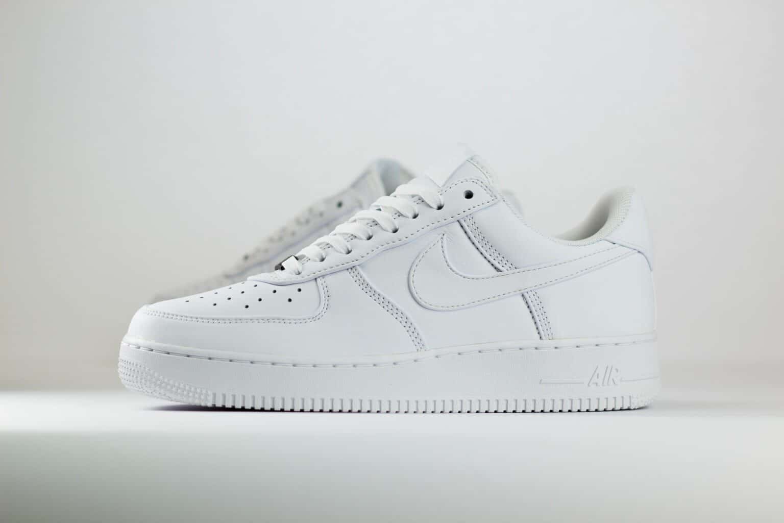 Nike Air Force 1 Low Premium Triple White – Wit – Heren/Dames/Uniseks Sneakers – Leer – IM3078-100 – Zijkant