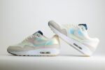 Nike Air Max 1 AMD La Ville Lumière (W) - Wit/Blauw/Beige - Heren/Dames/Uniseks Sneakers - Leer/Mesh/Nubuck/Holografischeprint - DQ9326-100 - Binnenkant