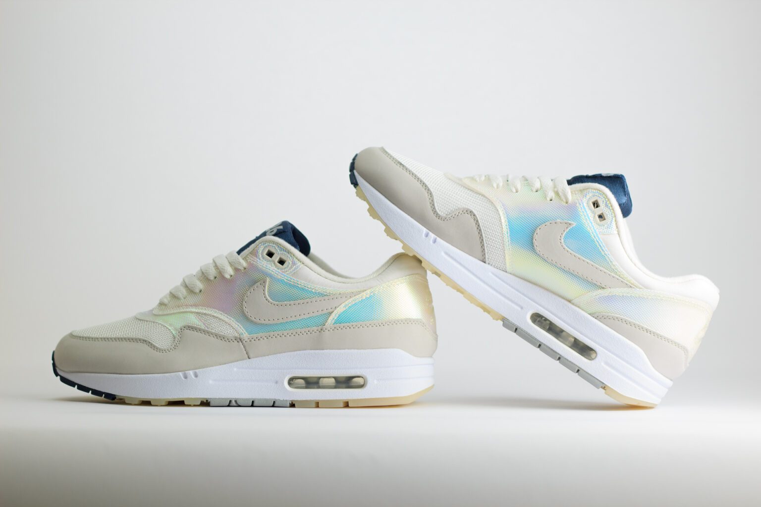 Nike Air Max 1 AMD La Ville Lumière (W) - Wit/Blauw/Beige - Heren/Dames/Uniseks Sneakers - Leer/Mesh/Nubuck/Holografischeprint - DQ9326-100 - Binnenkant