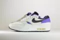 Nike Air Max 1 DNA CH.1 Pack Purple Punch – Wit/Paars/Zwart – Heren/Dames/Uniseks Sneakers – Leer/Kunststof - AR3863-101 – Zijkant