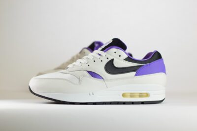 Nike Air Max 1 DNA CH.1 Pack Purple Punch – Wit/Paars/Zwart – Heren/Dames/Uniseks Sneakers – Leer/Kunststof - AR3863-101 – Zijkant