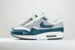 Nike Air Max 1 Dark Teal Green – Wit/Groen – Heren/Dames/Uniseks Sneakers – Leer – DH4059-101 – Zijkant