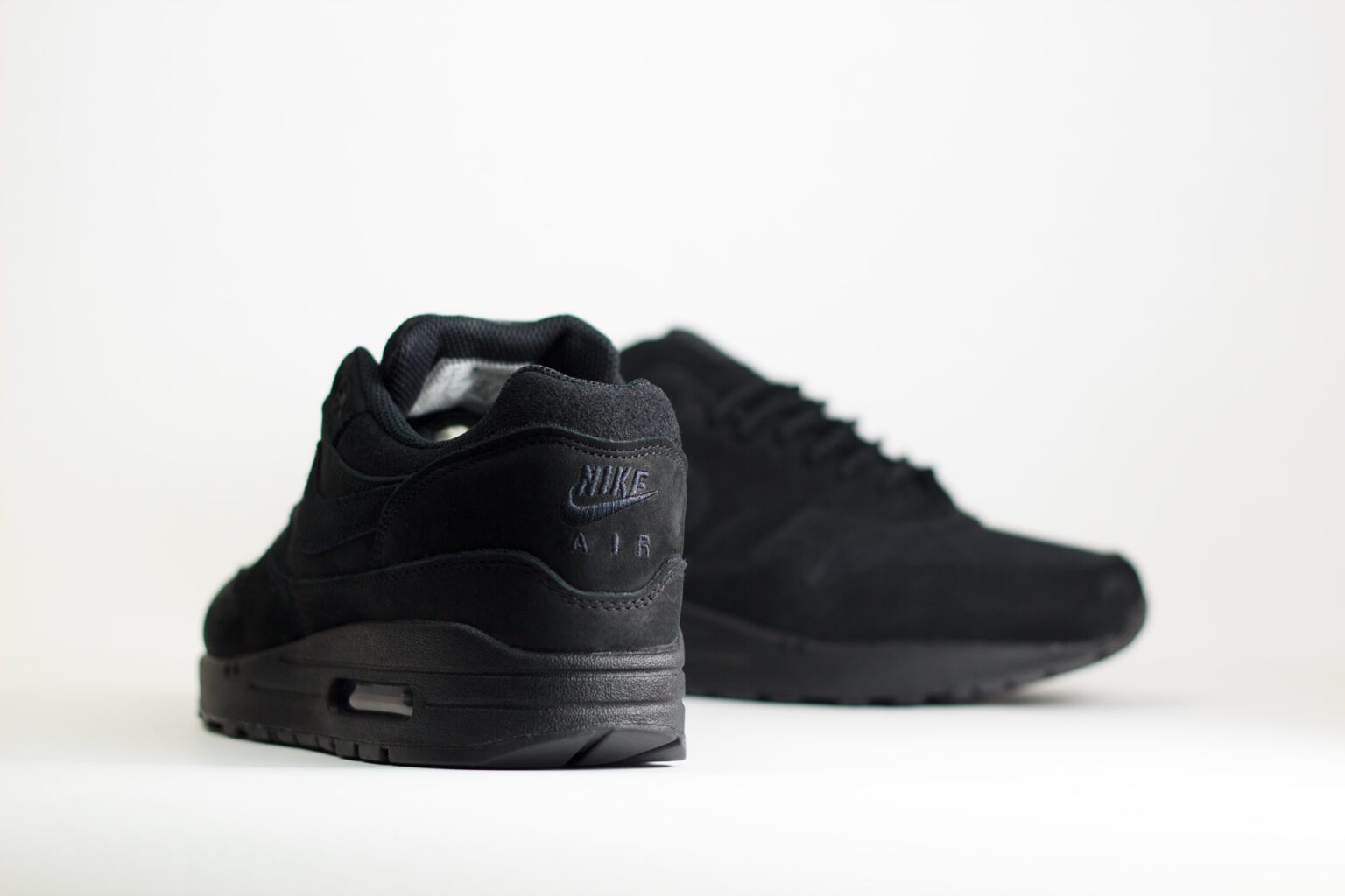 Nike Air Max 1 PRM Black Anthracite – Zwart – Heren/Dames/Uniseks Sneakers – Nubuck/Suede – HV8065-001 – Achterkant