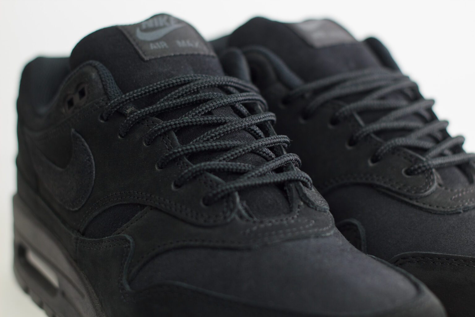Nike Air Max 1 PRM Black Anthracite – Zwart – Heren/Dames/Uniseks Sneakers – Nubuck/Suede – HV8065-001 – Bovenkant
