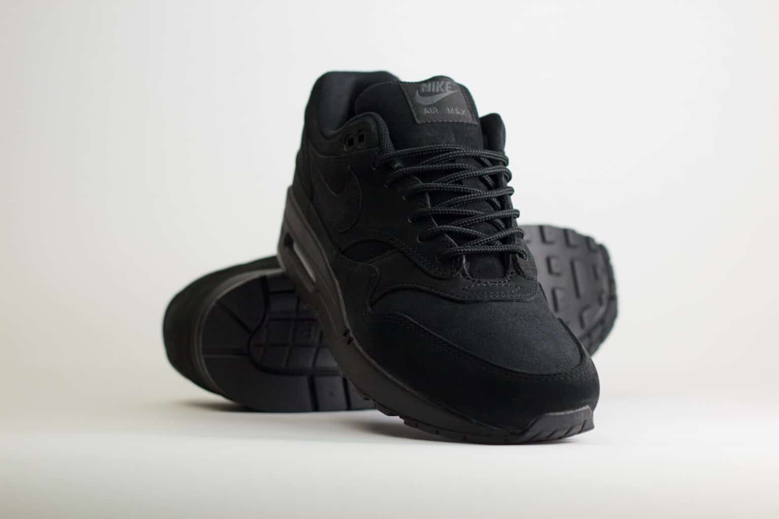 Nike Air Max 1 PRM Black Anthracite – Zwart – Heren/Dames/Uniseks Sneakers – Nubuck/Suede – HV8065-001 – Voorkant