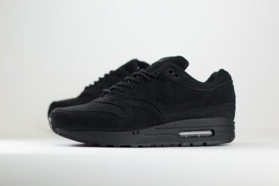 Nike Air Max 1 PRM Black Anthracite – Zwart – Heren/Dames/Uniseks Sneakers – Nubuck/Suede – HV8065-001 – Zijkant