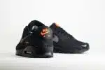 Nike Air Max 90 Black Metallic Cool Grey Orange – zwart/oranje – Heren/Dames/Uniseks Sneakers – suede/Mesh – DO6706-010 – Achterkant