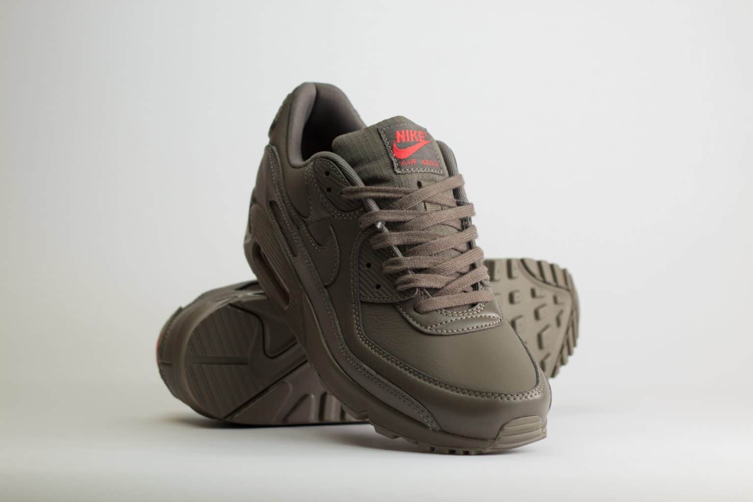 Nike Air Max 90 ESS+ Cave Stone – bruin – Heren/Dames/Uniseks Sneakers – Leer/Mesh – IH2063-201 – Voorkant