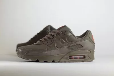 Nike Air Max 90 ESS+ Cave Stone – bruin – Heren/Dames/Uniseks Sneakers – Leer/Mesh – IH2063-201 – Zijkant