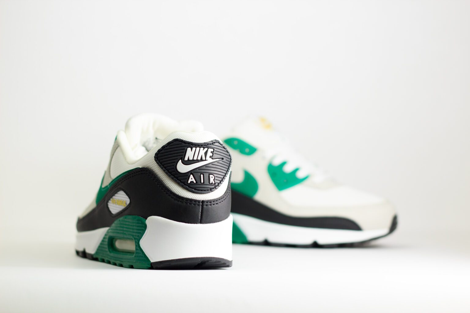 Nike Air Max 90 Malachite – Wit/Groen – Heren/Dames/Uniseks Sneakers – Leer/Mesh – FB9658-102 – Achterkant