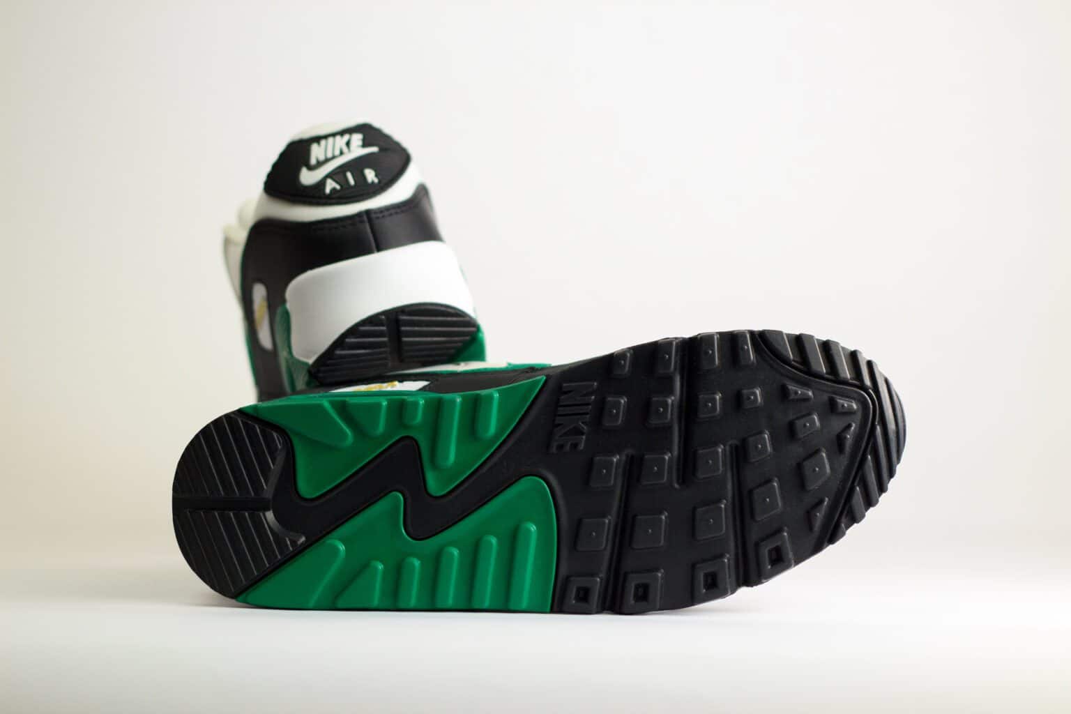 Nike Air Max 90 Malachite – Wit/Groen – Heren/Dames/Uniseks Sneakers – Leer/Mesh – FB9658-102 – Onderkant