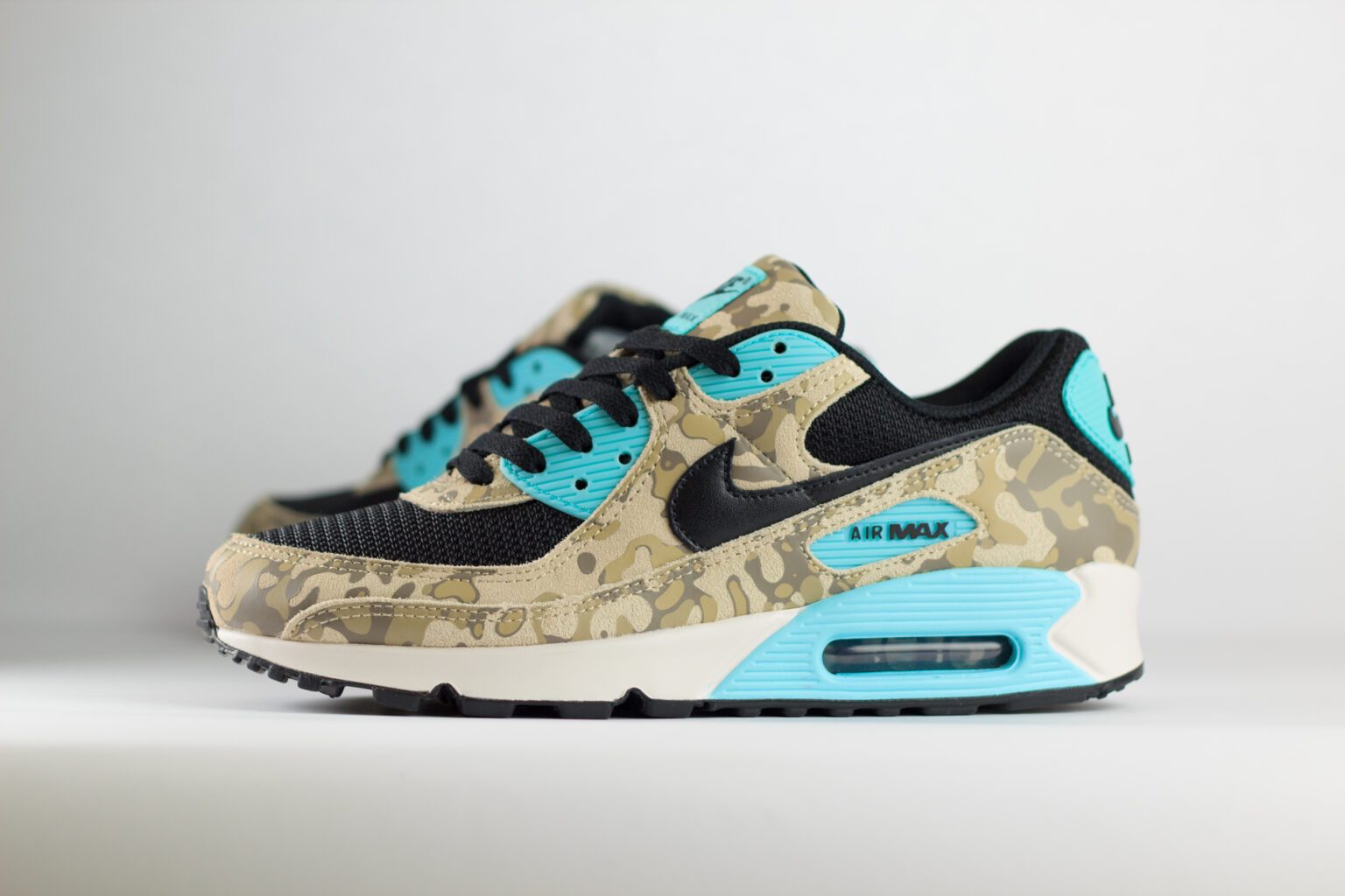 Nike Air Max 90 Premium Aurora Green Camo – Groen/Grijs/Wit – Heren/Dames/Uniseks Sneakers – Mesh/Suede/Leer – IF1721-100 – Zijkant