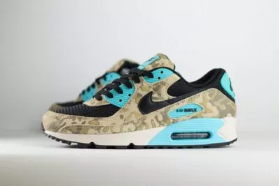 Nike Air Max 90 Premium Aurora Green Camo – Groen/Grijs/Wit – Heren/Dames/Uniseks Sneakers – Mesh/Suede/Leer – IF1721-100 – Zijkant