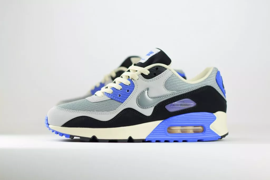 Nike Air Max 90 SP Patta Waves Sapphire – Zilver/Paars/Grijs/Zwart – Heren/Dames/Uniseks Sneakers – Leer/Mesh – HF8814-002 – Zijkant