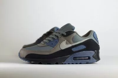 Nike Air Max 90 Smoke Grey Diffused Blue – blauw/grijs – Heren/Dames/Uniseks Sneakers – Leer/Mesh – IB6392-001 – Zijkant
