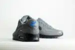 Nike Air Max 90 Smoke Grey Light Photo Blue – grijs/zwart – Heren/Dames/Uniseks Sneakers – suede/Mesh – DO6706-002 – Achterkant