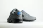 Nike Air Max 90 Smoke Grey Light Photo Blue – grijs/zwart – Heren/Dames/Uniseks Sneakers – suede/Mesh – DO6706-002 – Achterkant