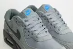 Nike Air Max 90 Smoke Grey Light Photo Blue – grijs/zwart – Heren/Dames/Uniseks Sneakers – suede/Mesh – DO6706-002 – Bovenkant