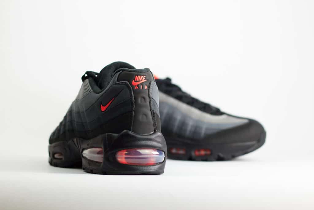 Nike Air Max 95 OG Big Bubble Bright Crimson – zwart/rood – Heren/Dames/Uniseks Sneakers – vilt/Mesh – IH4457-002 – Achterkant