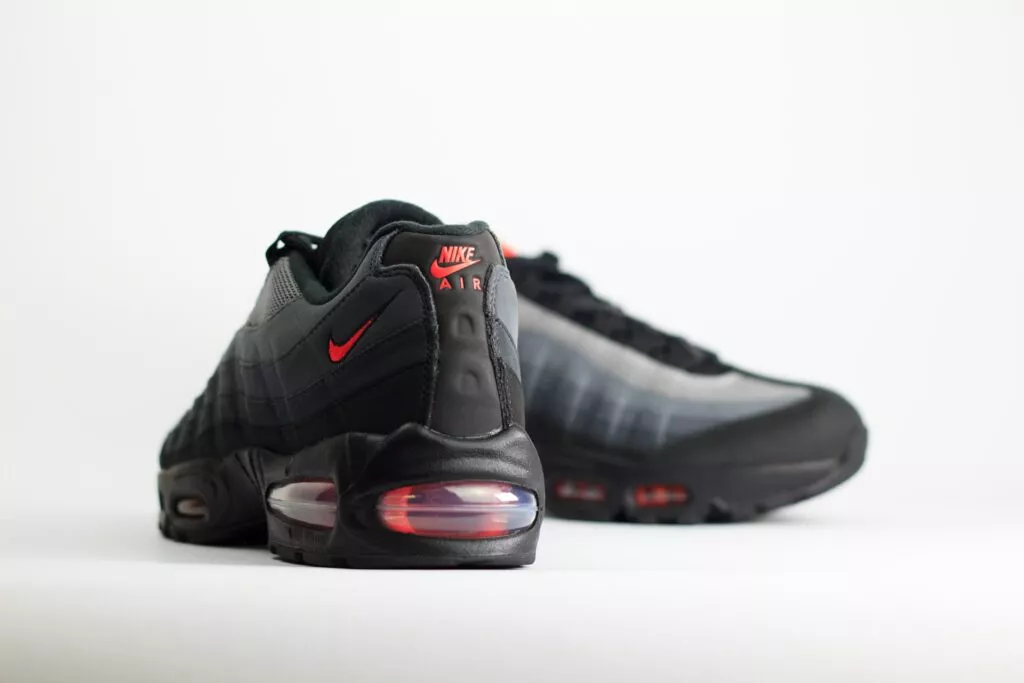 Nike Air Max 95 OG Big Bubble Bright Crimson – zwart/rood – Heren/Dames/Uniseks Sneakers – vilt/Mesh – IH4457-002 – Achterkant