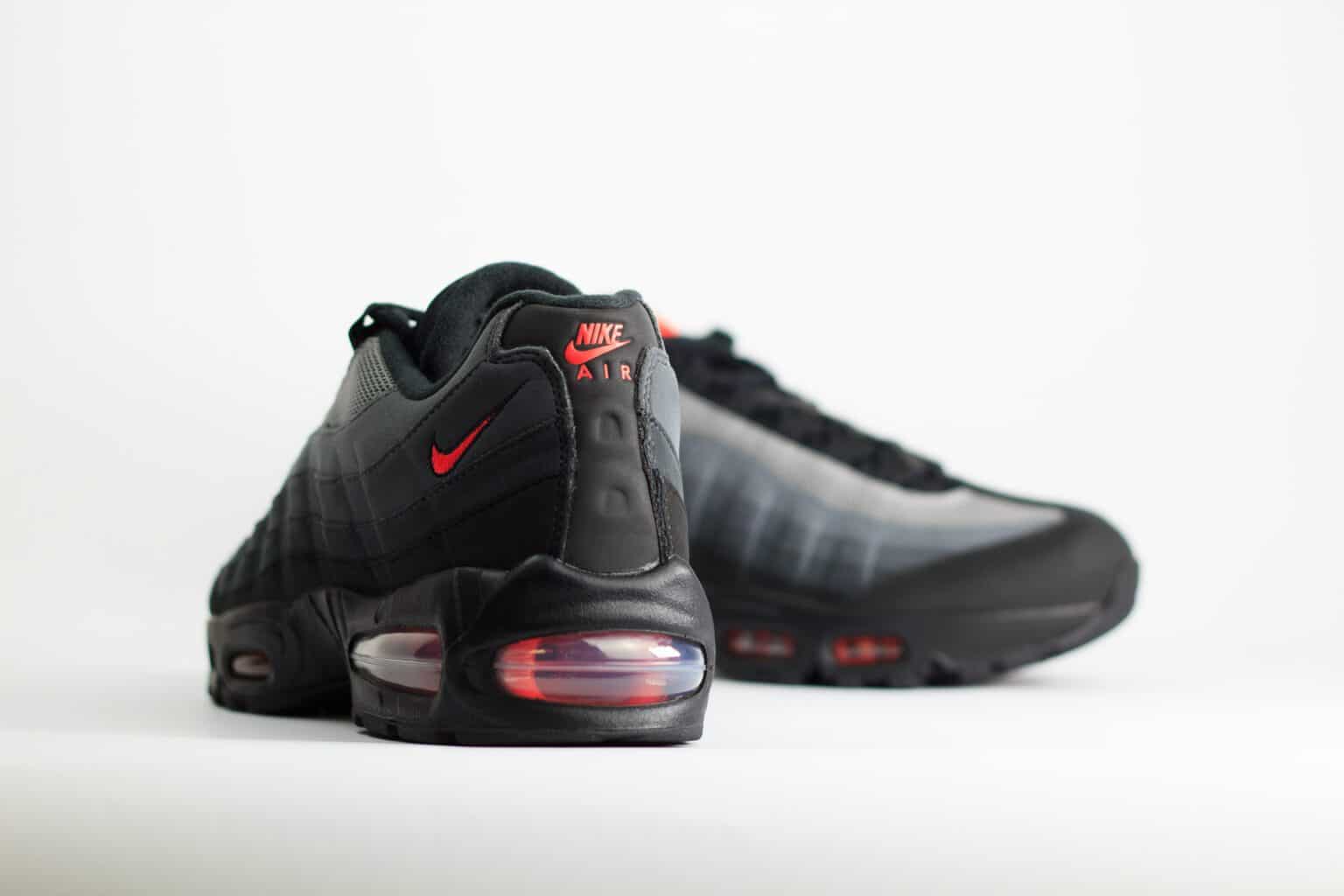 Nike Air Max 95 OG Big Bubble Bright Crimson – zwart/rood – Heren/Dames/Uniseks Sneakers – vilt/Mesh – IH4457-002 – Achterkant