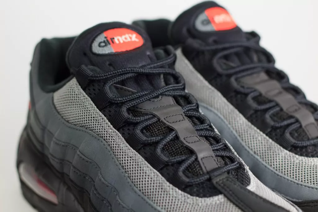 Nike Air Max 95 OG Big Bubble Bright Crimson – zwart/rood – Heren/Dames/Uniseks Sneakers – vilt/Mesh – IH4457-002 – Bovenkant