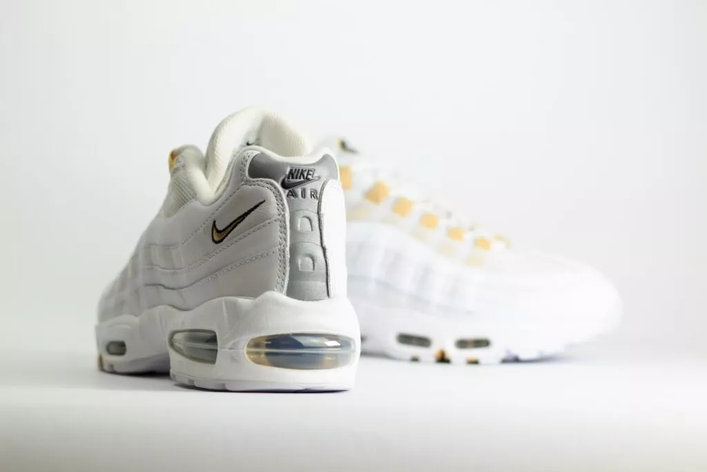 Nike Air Max 95 OG Big Bubble White Team Gold – wit/goud – Heren/Dames/Uniseks Sneakers – leer/Mesh – IB1667-101 – Achterkant