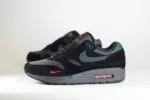 Nike Air Max 1 Bred – Zwart/Rood – Heren/Dames/Uniseks Sneakers – Suede/Mesh – FV6910-001 – Zijkant