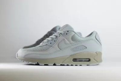 Nike Air Max 90 Wolf Grey – Grijs – Heren/Dames/Uniseks Sneakers – Mesh/Leer/Nubuck - CN8490-012 – Zijkant