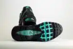 Nike Air Max 95 Black Aurora Green – zwart/groen – Heren/Dames/Uniseks Sneakers – leer/Mesh – HV6062-001 – Onderkant