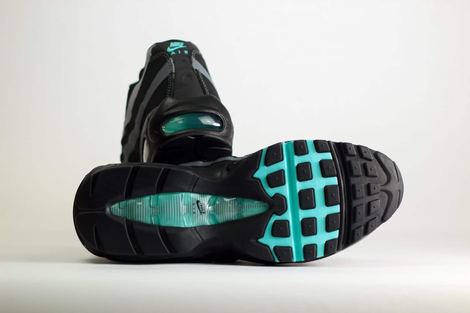 Nike Air Max 95 Black Aurora Green – zwart/groen – Heren/Dames/Uniseks Sneakers – leer/Mesh – HV6062-001 – Onderkant