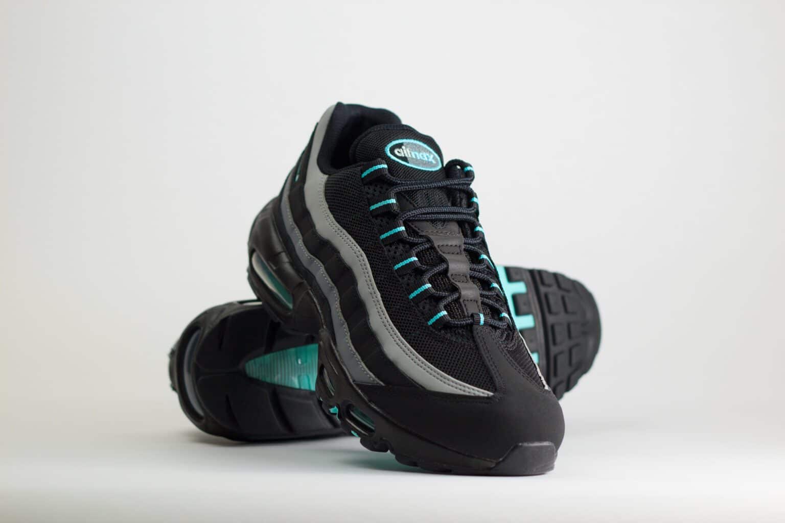 Nike Air Max 95 Black Aurora Green – zwart/groen – Heren/Dames/Uniseks Sneakers – leer/Mesh – HV6062-001 – Voorkant
