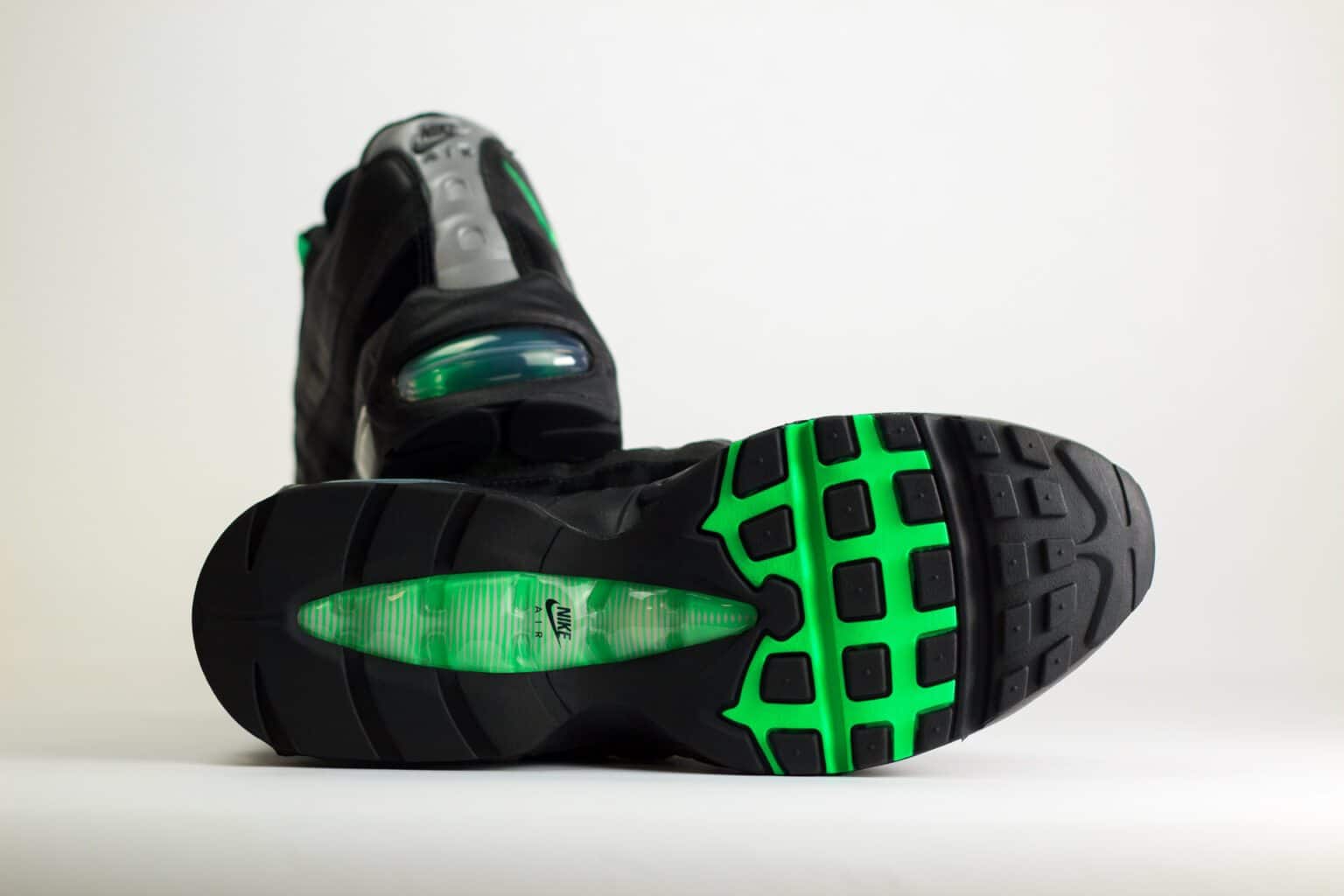Nike Air Max 95 OG Big Bubble Black Green Shock – zwart/groen – Heren/Dames/Uniseks Sneakers – leer/Mesh – IB1667-002 – Onderkant