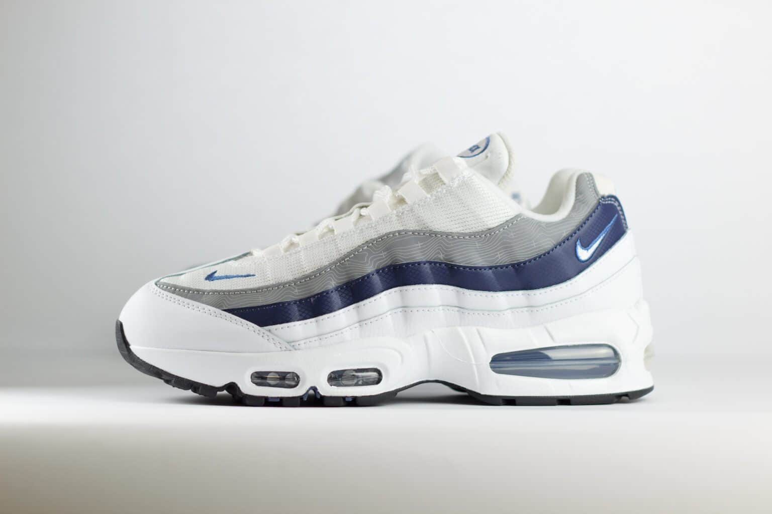 Nike Air Max 95 OG Diffused Blue – blauw/wit – Heren/Dames/Uniseks Sneakers – Leer/Mesh – IF2718-100 – Zijkant