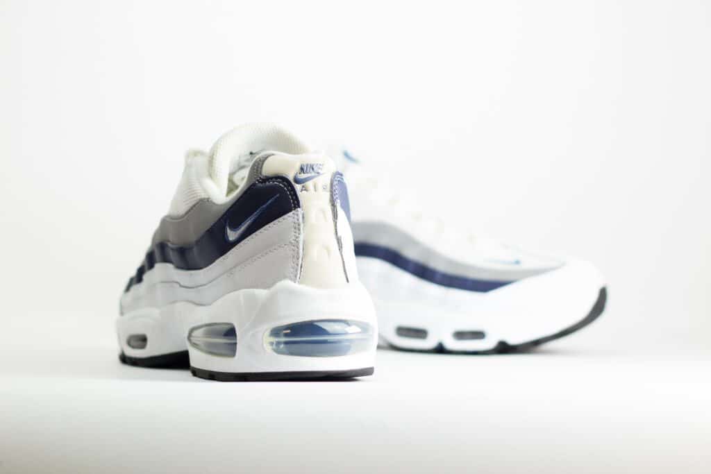 Nike Air Max 95 OG Diffused Blue – blauw/wit – Heren/Dames/Uniseks Sneakers – Leer/Mesh – IF2718-100 – Achterkant