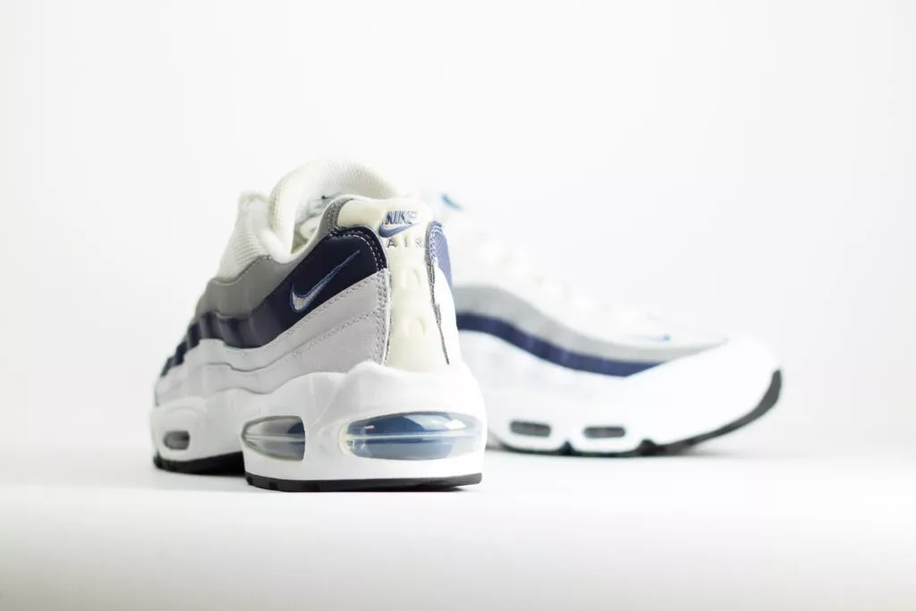 Nike Air Max 95 OG Diffused Blue – blauw/wit – Heren/Dames/Uniseks Sneakers – Leer/Mesh – IF2718-100 – Achterkant