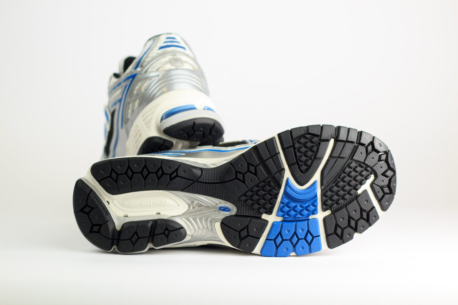New Balance 1906R Silver Metallic Blue Agate – Blauw/Zilver/Wit – Heren/Dames/Uniseks Sneakers – Mesh/Leer – M1906REB – Onderkant